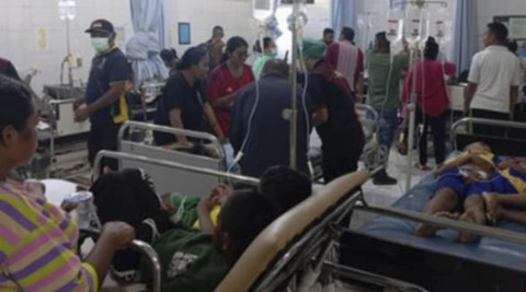 Ratusan siswa SD di kabupaten Timor Tengah Selatan, NTT dilarikan ke rumah sakit usai mengkonsumsi makanan bergizi gratis. Foto: Istimewa