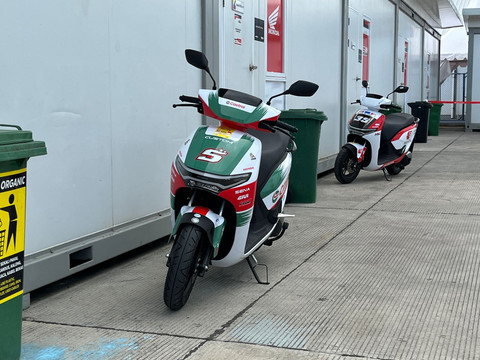 Honda CUV e: jadi motor paddock tim Castrol Honda LCR seri Mandalika 2025. Foto: Syahrul Ghiffari/kumparan