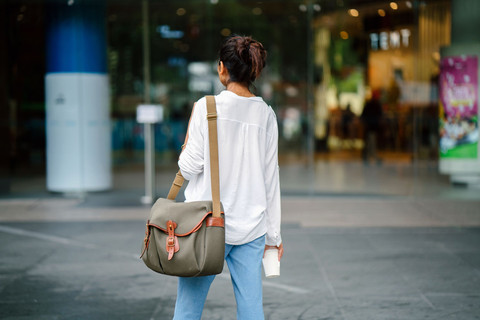 Ilustrasi tas bahu. Foto: mentatdgt/Shutterstock