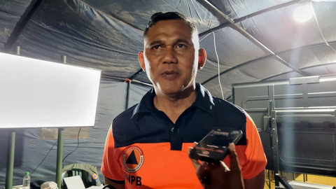 Plt. Kepala Pusat Pengendalian Operasi (Kapusdalops) BNPB, Kolonel Inf. Hery Setiono berada di posko BNPB sekitar Ponpes Al-Khoziny, Kecamatan Buduran, Sidoarjo, Sabtu (4/10/2025). Foto: Farusma Okta Verdian/kumparan