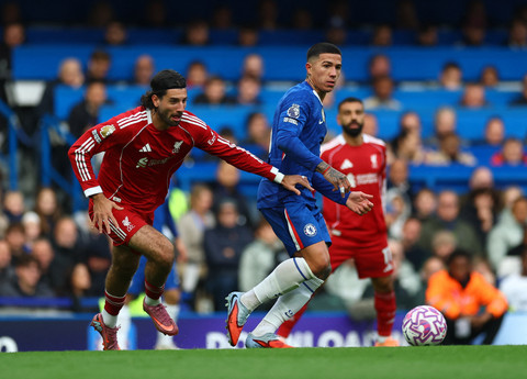 Dominik Szoboszlai, Enzo Fernandez, dan Mohamed Salah saat Chelsea vs Liverpool dalam laga pekan ketujuh Liga Inggris 2025/26 di Stadion Stamford Bridge, Sabtu (4/10) malam WIB. Foto: Action Images via Reuters/Matthew Childs