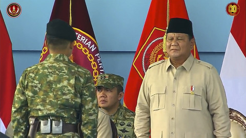 Presiden Prabowo dalam peringatan Hari Ulang Tahun (HUT) ke-80 Tentara Nasional Indonesia (TNI) di Lapangan Silang Monumen Nasional (Monas), Jakarta Pusat, Minggu (5/10/2025). Foto: YouTube/ Puspen TNI  