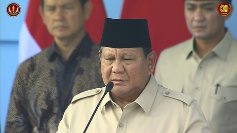 Presiden Prabowo dalam peringatan Hari Ulang Tahun (HUT) ke-80 Tentara Nasional Indonesia (TNI) di Lapangan Silang Monumen Nasional (Monas), Jakarta Pusat, Minggu (5/10/2025). Foto: YouTube/ Puspen TNI  