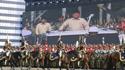 Suasana peringatan Hari Ulang Tahun (HUT) ke-80 Tentara Nasional Indonesia (TNI) di Lapangan Silang Monumen Nasional (Monas), Jakarta Pusat, Minggu (5/10/2025). Foto: YouTube/ Puspen TNI  