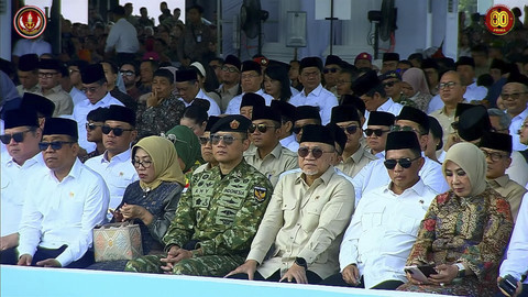 Tamu undangan dalam peringatan Hari Ulang Tahun (HUT) ke-80 Tentara Nasional Indonesia (TNI) di Lapangan Silang Monumen Nasional (Monas), Jakarta Pusat, Minggu (5/10/2025). Foto: YouTube/ Puspen TNI  