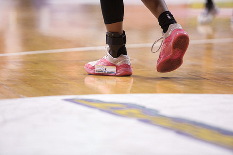 Para pemain Spensa menyelipkan pesan di sepatu yang mereka kenakan saat bertanding. Pesan itu bertuliskan 