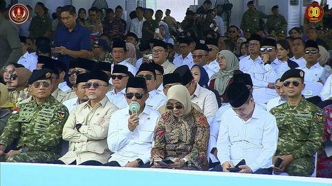 Tamu undangan dalam peringatan Hari Ulang Tahun (HUT) ke-80 Tentara Nasional Indonesia (TNI) di Lapangan Silang Monumen Nasional (Monas), Jakarta Pusat, Minggu (5/10/2025). Foto: YouTube/ Puspen TNI  