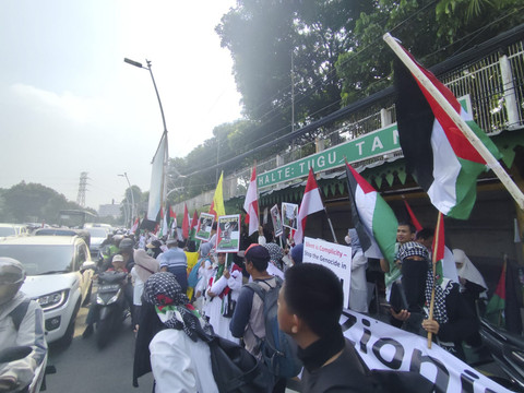 Aksi bela Palestina di kawasan Tugu Tani, Jakarta Pusat, pada Minggu (5/10/2025). Foto: Rachmadi Rasyad/kumparan