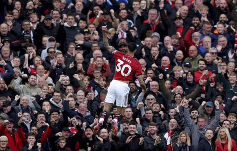 Benjamin Sesko dari Manchester United merayakan gol kedua mereka pada pertandingan Liga Inggris antara Manchester United vs Sunderland di Old Trafford, Manchester, Inggris, Sabtu (4/10/2025). Foto: Scott Heppell/REUTERS