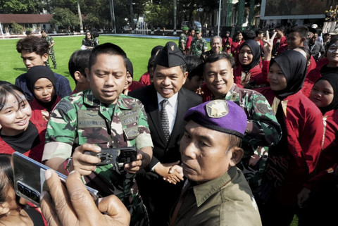 Gubernur Jawa Barat Menghadiri Upacara Peringatan HUT TNI ke-80 Tahun 2025 di Makodam III Siliwangi, Kota Bandung, Minggu (5/10/2025). Foto: Achmad - Biro Adpim Jawa Barat