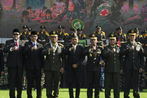 Gubernur Jawa Barat Menghadiri Upacara Peringatan HUT TNI ke-80 Tahun 2025 di Makodam III Siliwangi, Kota Bandung, Minggu (5/10/2025). Foto: Achmad - Biro Adpim Jawa Barat