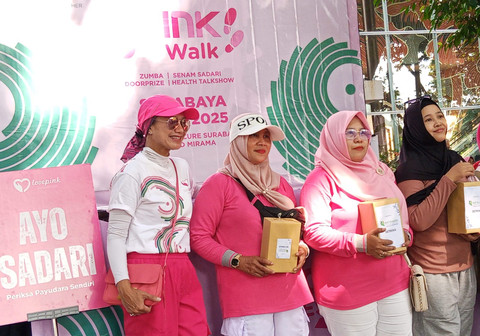 Farida (paling kiri, topi pink). Foto: Masruroh/Basra