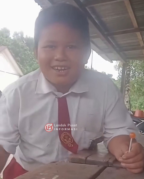 Siswa SD di Landak bertanya soal kapan MG dibagikan ke sekolah mereka. Foto: Dok. Instagram @landakpusatinformasi