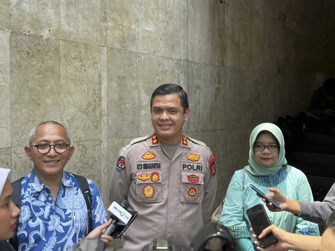 Tim kuasa hukum Arya Daru bertemu dengan penyidik Polda Metro Jaya, Senin (6/10/2025). Foto: Rayyan Farhansyah/kumparan