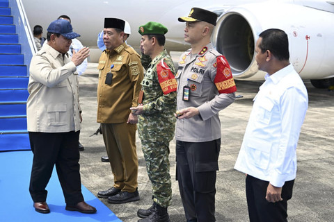 Presiden Prabowo Subianto tiba di Bandar Udara Depati Amir, Kabupaten Bangka Tengah, Provinsi Kepulauan Bangka Belitung, Senin (6/10/2025). Foto: Cahyo - Biro Pers Sekretariat Presiden