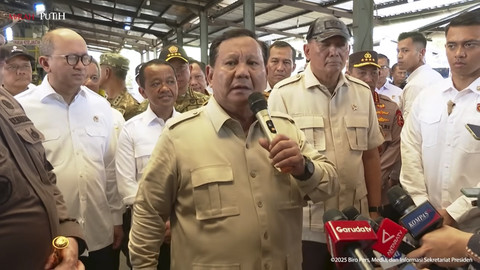 Presiden Prabowo saksikan penyerahan aset rampasan negara dari tambang ilegal kepada PT Timah Tbk. Foto: YouTube/Sekretariat Presiden