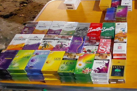 Beragam jenis rokok ilegal yang dijual di jalanan sekirar Jakarta. Foto: kumparan