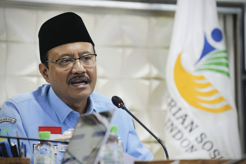 Menteri Sosial Saifullah Yusuf (Gus Ipul) saat memberikan arahan kepada 165 Kepala Sekolah Rakyat dalam rapat koordinasi yang digelar secara daring dari Kantor Kementerian Sosial, Jakarta Pusat, Senin (6/10/2025). Foto: Kemensos RI