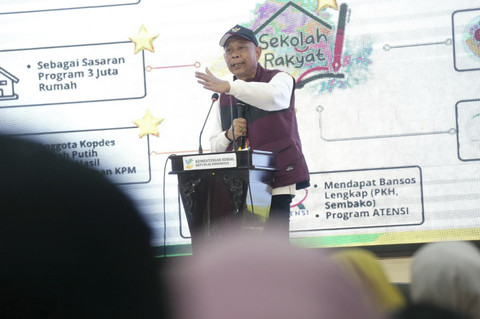 Wamensos Agus Jabo Priyono dan Wali Kota Surakarta Respati Achmad buka MPLS untuk Sekolah Rakyat Dasar 2 Surakarta, Senin (6/10/2025). Foto: Kemensos RI