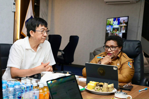 Wakil Menteri Dalam Negeri (Wamendagri) Ribka Haluk menerima audiensi Yohanes Surya di Kantor Pusat Kementerian Dalam Negeri (Kemendagri), Jakarta, Senin (6/10/2025). Foto: Kemendagri RI