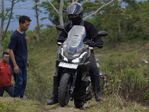 Touring di Lombok, NTB bersama Honda ADV 160 RoadSync, Sabtu (4/10/2025). Foto: Dok. Astra Honda Motor