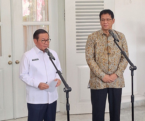 Menteri Keuangan Purbaya Yudhi Sadewa dan Gubernur Jakarta Pramono Anung (kiri) saat di Gedung Balai Kota, Jakarta Pusat, Selasa (7/10/2025).   Foto: Argya D. Maheswara/kumparan 