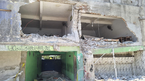 Kondisi bangunan ambruk Ponpes Al-Khoziny, Kecamatan Buduran, Sidoarjo, telah rata, Selasa (7/10/2025). Foto: Farusma Okta Verdian/kumparan