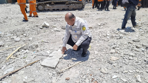 Kondisi bangunan ambruk Ponpes Al-Khoziny, Kecamatan Buduran, Sidoarjo, telah rata, Selasa (7/10/2025). Foto: Farusma Okta Verdian/kumparan