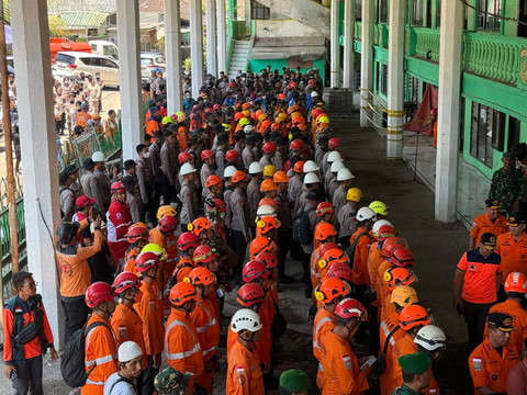 Tim SAR lakukan apel penutupan evakuasi di musala Ponpes Al Khoziny Sidoarjo yang ambruk. Foto: Dok. BNPB