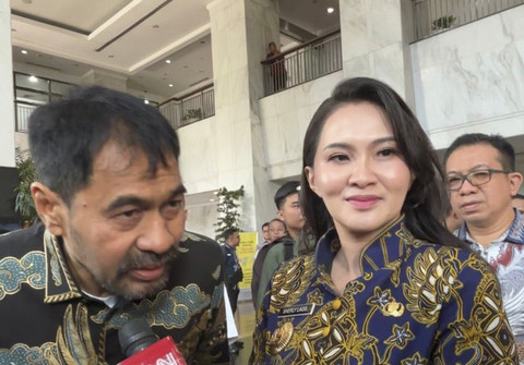 Gubernur Aceh Muzakir Manaf dan Gubernur Maluku Utara Sherly Tjoanda di Kantor Pusat Kementerian Keuangan, Selasa (7/10/2025). Foto: Ave Airiza Gunanto/kumparan