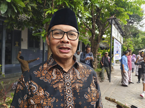 Wali Kota Yogyakarta Hasto Wardoyo ditemui di SDN Pujokusuman 1, Kota Yogyakarta, Selasa (7/10/2025). Foto: Arfiansyah Panji Purnandaru/kumparan