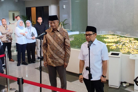 Menko PM Muhaimin Iskandar (kanan), dan Menteri Pekerjaan Umum Dody Hanggodo di Kantor Kementerian Pekerjaan Umum, Jakarta, Selasa (7/10/2025). Foto: Rachmadi Rasyad/kumparan