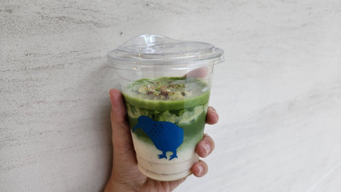 Pistachio matcha di Natsuka kafe di Urban Forest Cipete, Jakarta Selatan. Foto: Azalia Amadea/Kumparan