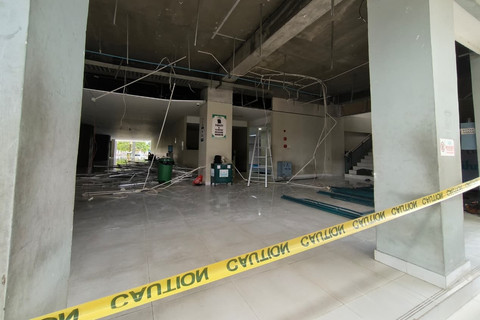 Plafon Islamic Center Tangsel rubuh akibat angin kencang, Selasa (7/10/2025). Foto: Dok. Istimewa