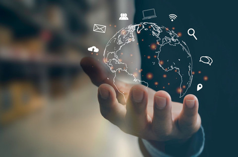 Komunikasi Digital yang Menggantikan Tatap Muka (Sumber : https://www.vecteezy.com/photo/4816140-man-hand-virtual-world-icon-communication-and-use-of-modern-internet-technology-metaverse)