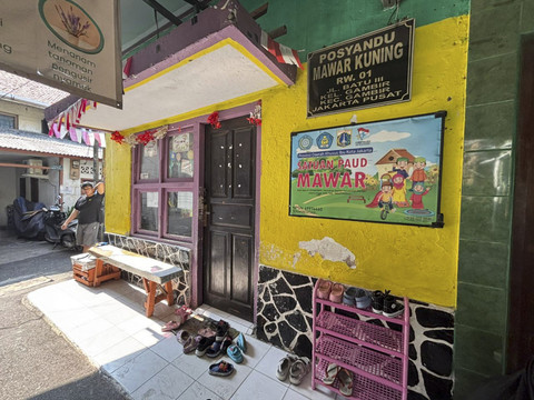 Suasana Posyandu Mawar Kuning 2 sekaligus PAUD Mawar, Jakarta pada Rabu (8/10/2025). Foto: Amira Nada Fauziyyah/kumparan