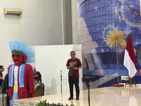 Mendikti Saintek, Brian Yuliarto memperkenalkan Sekolah Garuda di SMAN Unggulan MH Thamrin, Jakarta Timur pada Rabu (8/10/2025). Foto: Abid Raihan/kumparan