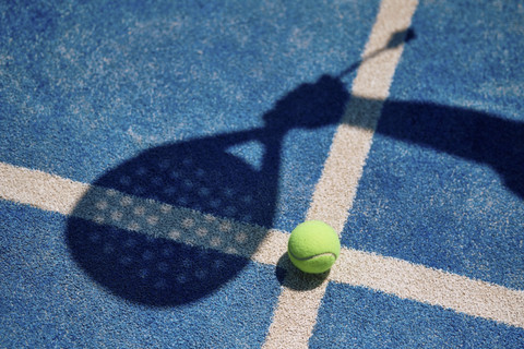 Serunya menikmati padel dengan promo BRI. Foto: Shutterstock