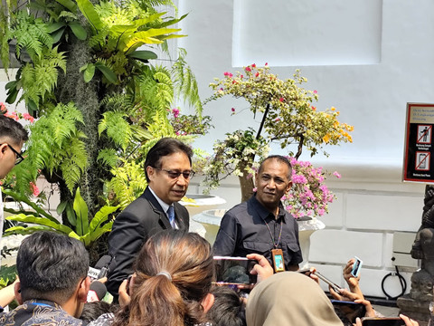 Menteri Kesehatan, Budi Gunadi Sadikin (kiri) tiba di Istana Negara Jakarta, Rabu (8/10/2025). Foto: Luthfi Humam/kumparan