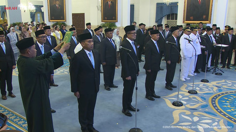 Presiden Prabowo saat pelantikan pejabat negara di Istana Negara, Jakarta, Rabu (8/10/2025). Foto: Youtube/Sekretariat Presiden