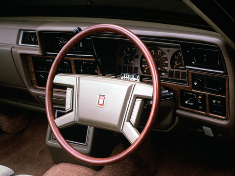 Toyota Crown 4-doors Hardtop 2800 Royal Saloon. Foto: Toyota