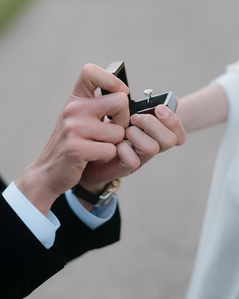 Lamaran Syifa Hadju dan El Rumi. Foto: Instagram @syifahadju