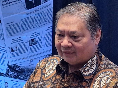 Menko bidang Perekonomian Airlangga Hartarto ditemui di JCC, Jakarta Pusat usai Investor Daily Summit 2025 pada Kamis (9/10/2025). Foto: Argya D. Maheswara/kumparan 