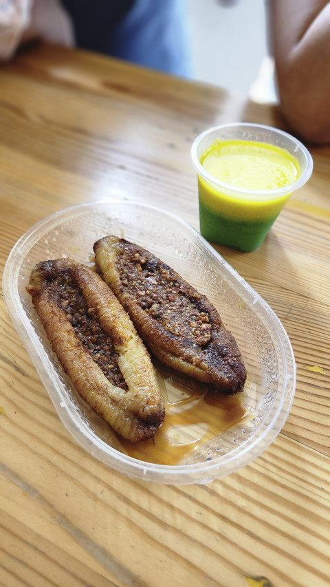 Aneka hidangan khas Makassar di kedai Songkolo Begadang, Kalibata City, Jakarta Selatan. Foto: Azalia Amadea/Kumparan