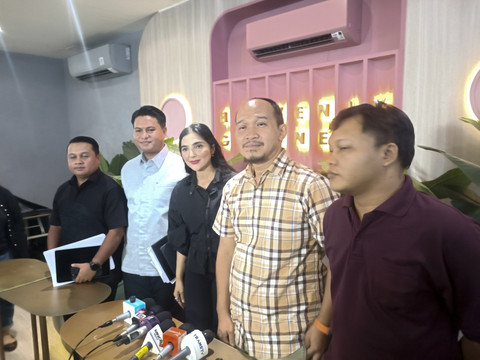 Ashanty bicara soal permasalahan dengan eks karyawannya, Radio Dalam, Jakarta Selatan, Kamis (9/10/2025). Foto: Giovanni/kumparan