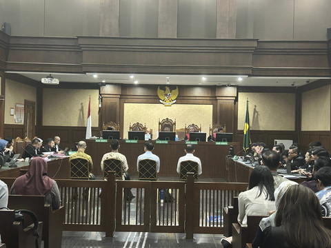 Sidang dakwaan kasus dugaan korupsi tata kelola minyak mentah, di Pengadilan Tipikor Jakarta, Kamis (9/10/2025).
Foto: Fadhil Pramudya/kumparan