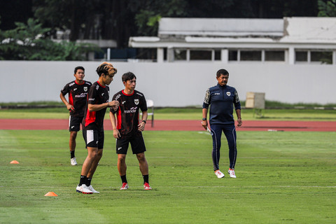 Pemain Timnas Indonesia U-23 mengikuti sesi latihan di Stadion Madya, Kompleks GBK, Jakarta, Kamis (9/10/2025). Foto: Darryl Ramadhan/kumparan