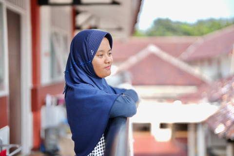 Annisa Nur Khofifa (17), siswi Sekolah Rakyat Menengah Atas (SRMA) 13 Bekasi. 
 Foto: Kemensos RI