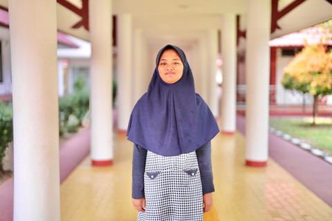 Annisa Nur Khofifa (17), siswi Sekolah Rakyat Menengah Atas (SRMA) 13 Bekasi. 
 Foto: Kemensos RI