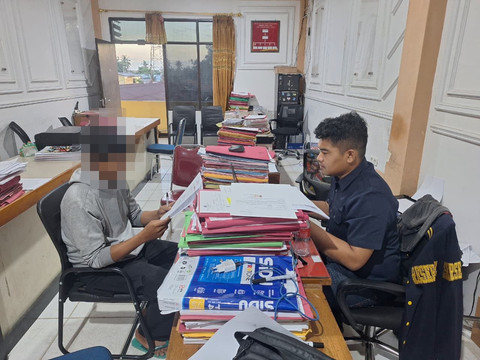 Pria yang mengaku dibegal menjalani pemeriksaan di Mapolres Ketapang. Foto: Dok. Istimewa